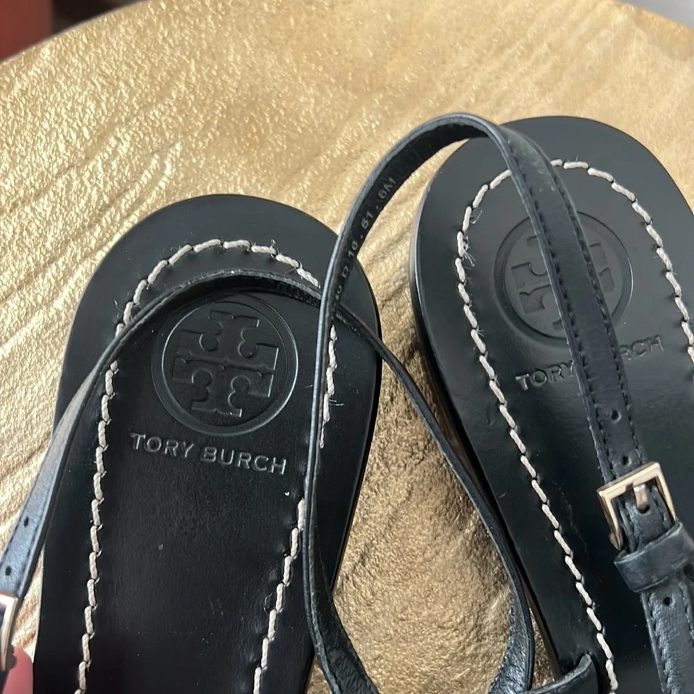 Tory Burch Gemini Link T-Strap
Leather Sandals Black/Gold SZ 8M - Picture 4 of 8